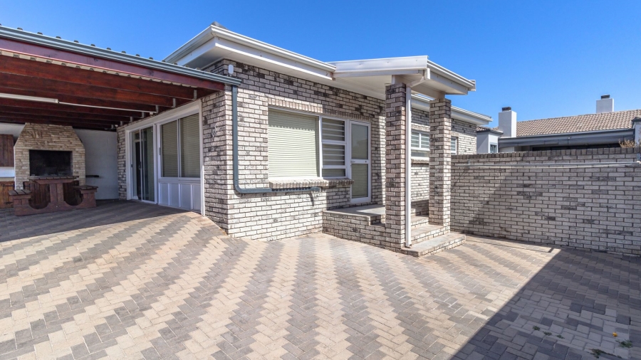 To Let 5 Bedroom Property for Rent in Myburgh Park Western Cape